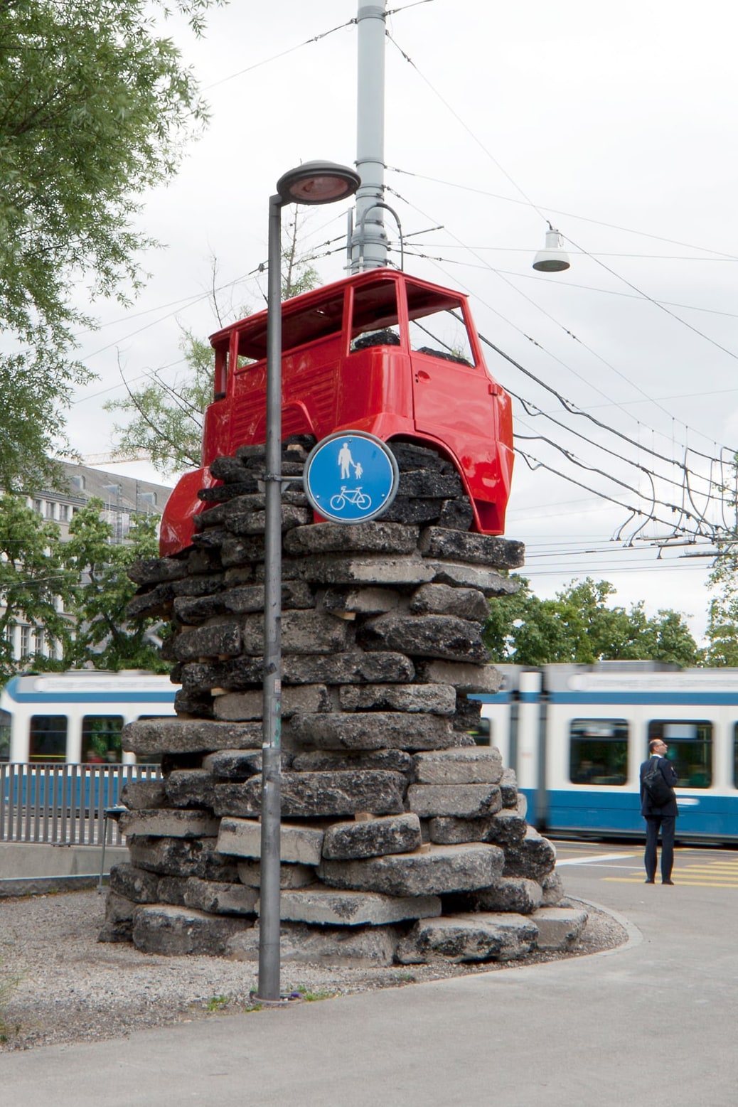 Kiör art in public space art in urban space Walo AG production asphalt layering installation situation art situation